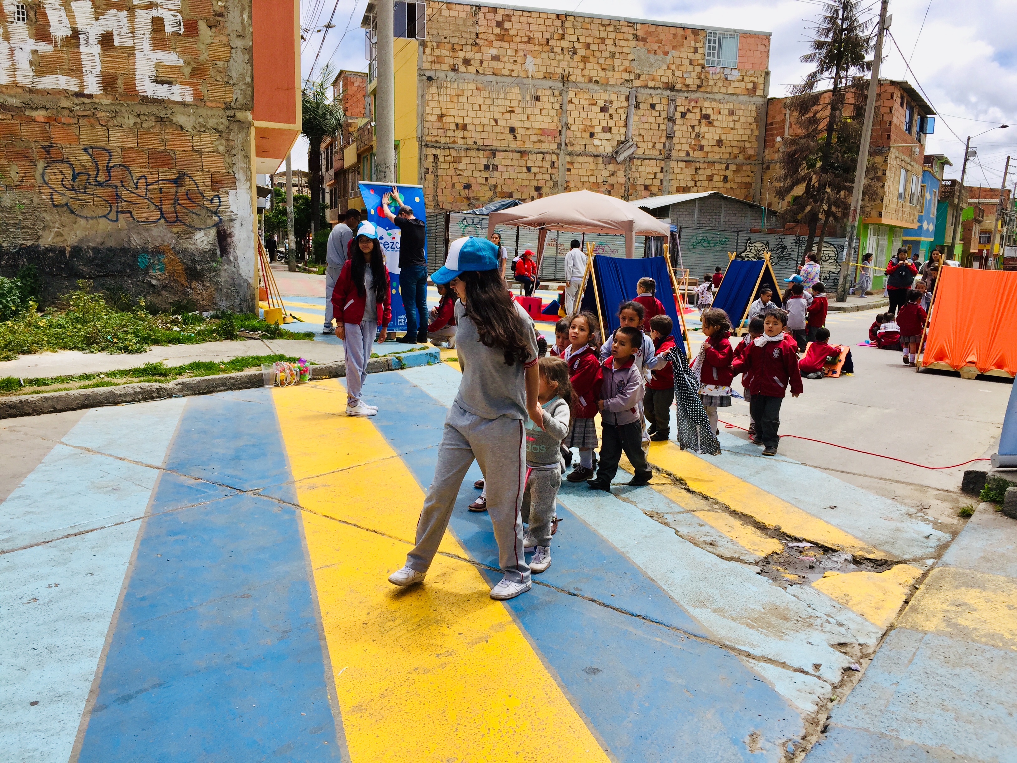 copy_of_a_teen_of_urban95_bogota_leads_school_children_through_a_playstreet_day_streets_are_closed_and_children_are_welcomed_out_for_games_and_toys._photo_taken_by_kali_silverman_2018.jpg