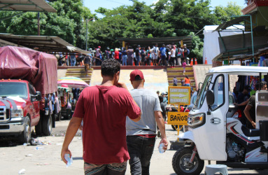 More Than a Mass: A Visual Exploration of Migrants' Resilence
